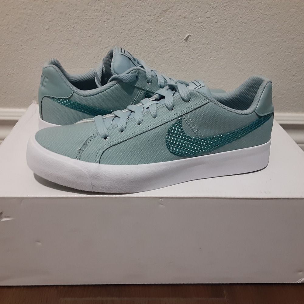 Nike - Picture 1 of 4
